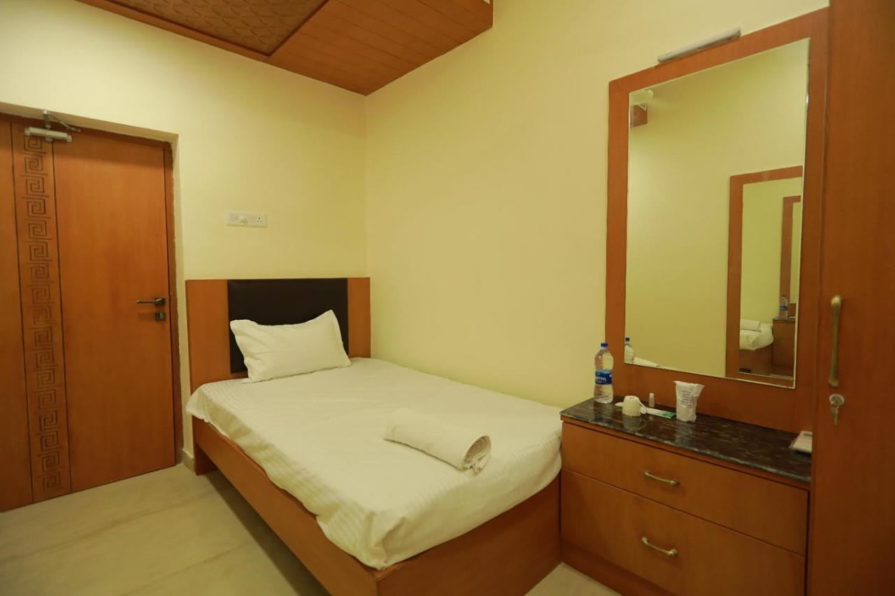 Hotel Ashok Palace Karūr Exterior foto